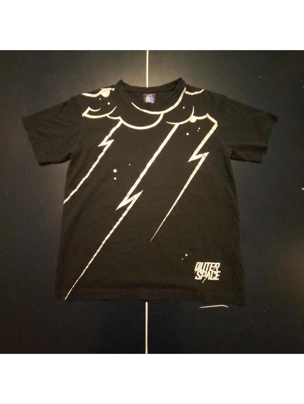 outerspace black lightning tee, amazing quality. size M